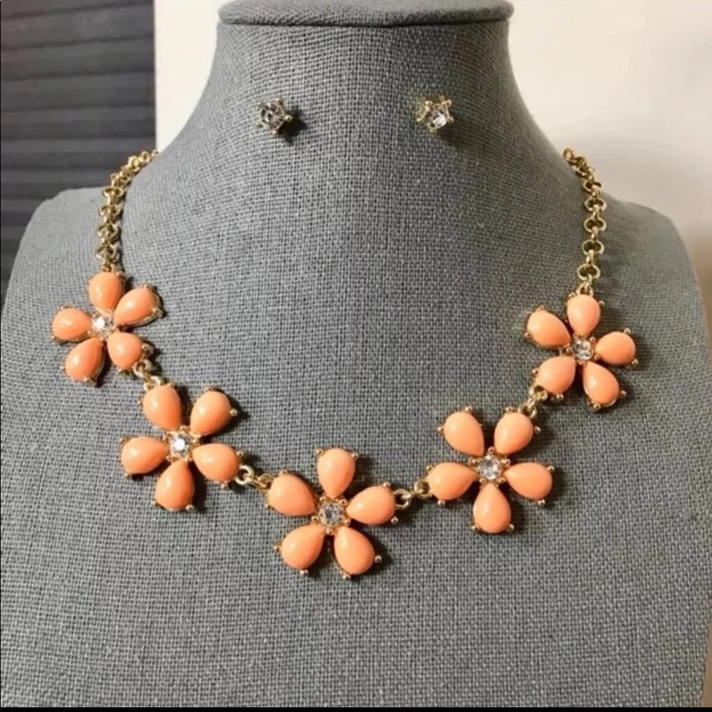 3/$25 ** Peach flowers necklace n crystal studs